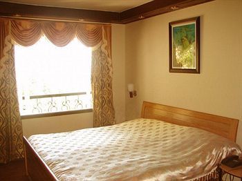 Hotel Emerald Heights Массури Экстерьер фото