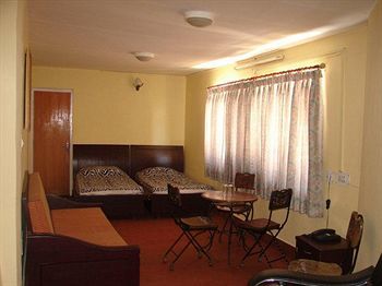 Hotel Emerald Heights Массури Экстерьер фото
