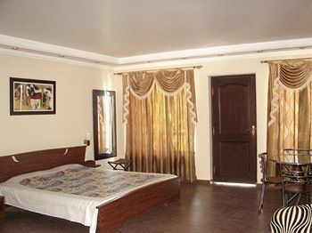 Hotel Emerald Heights Массури Экстерьер фото
